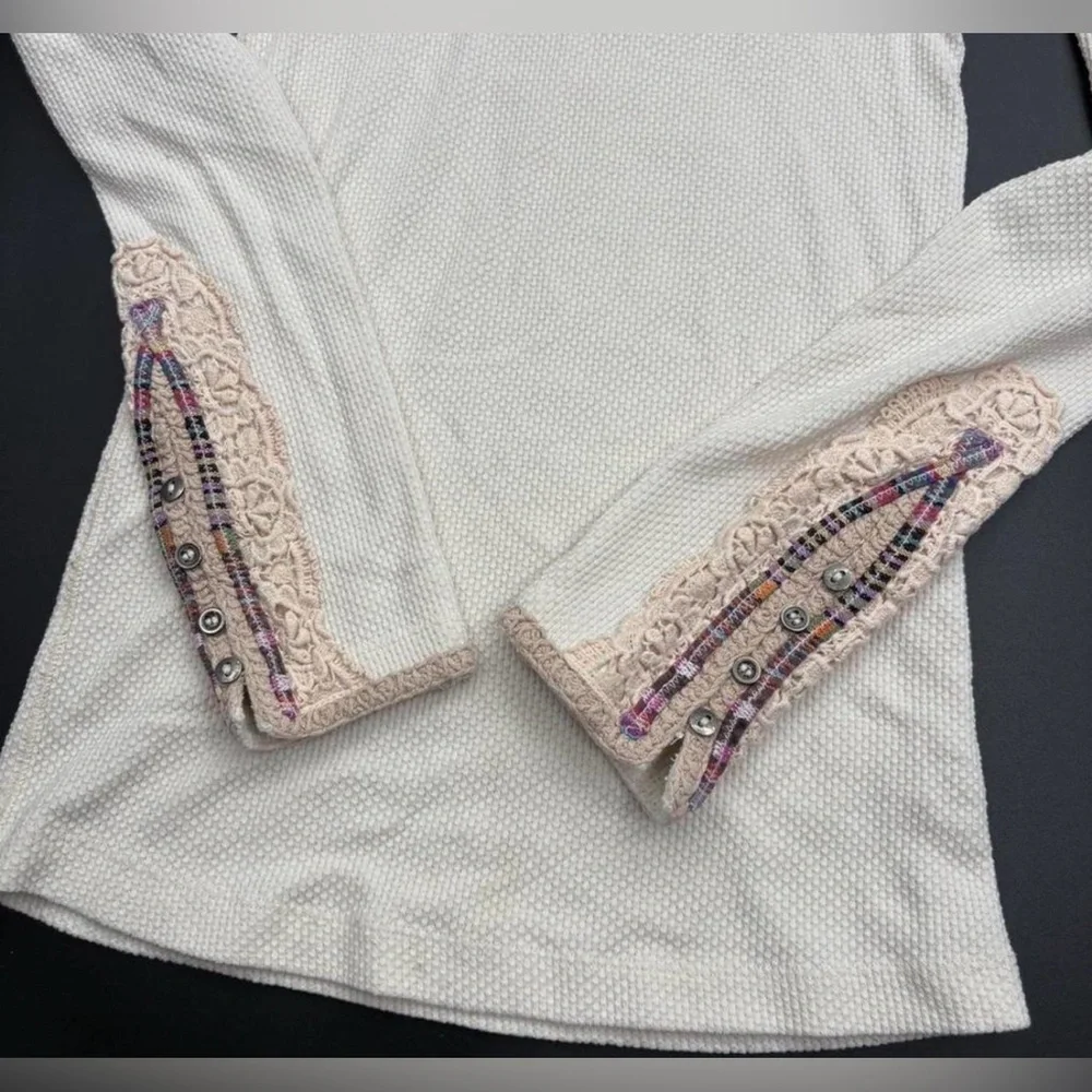 Vintage Free People Waffle Knit Boho Crochet Lace Button Cuff Thermal Top